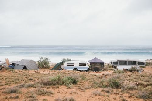 Caravans and campers along the Western Australian coastline with ocean in background
