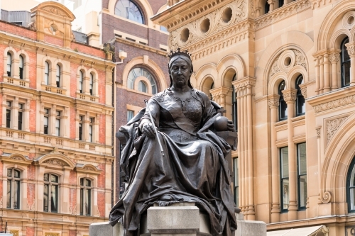 Statue of Queen Victoria out the front of the Queen Victoria Building