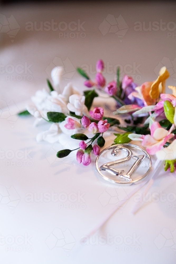 21st birthday cake with hand made native australian flowers - Australian Stock Image