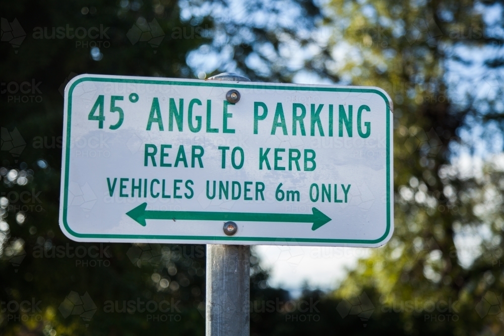 45 degree angle parking rear to kerb sign - Australian Stock Image