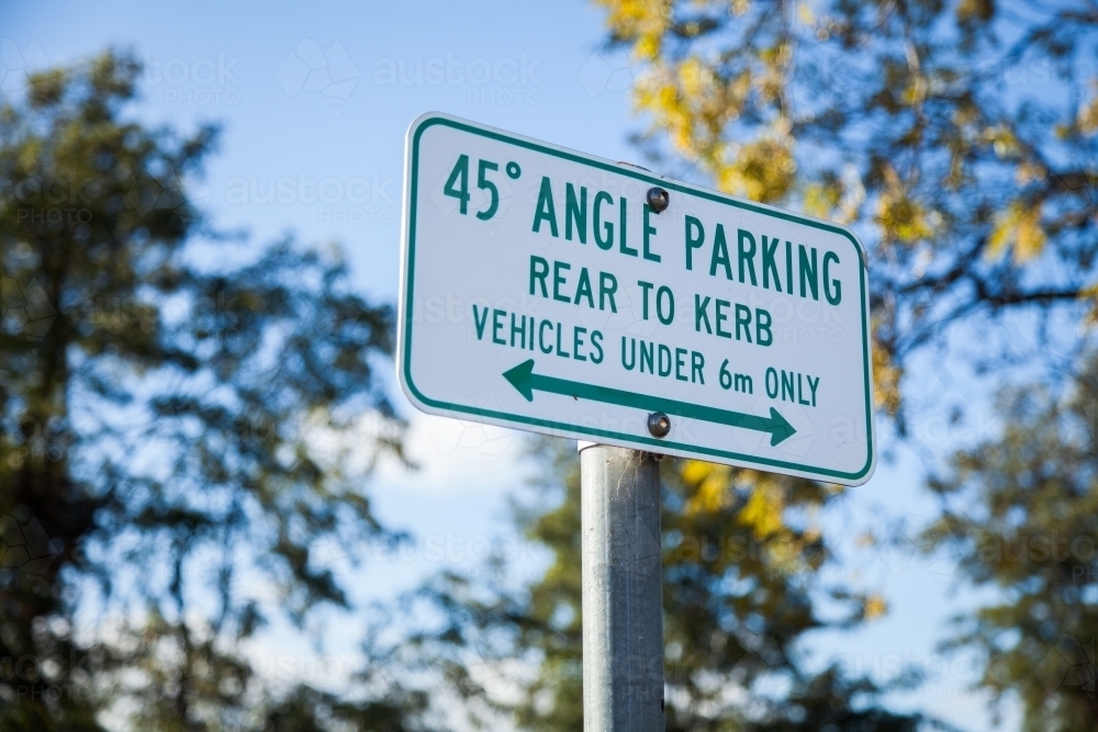 45 degree angle parking rear to kerb sign - Australian Stock Image
