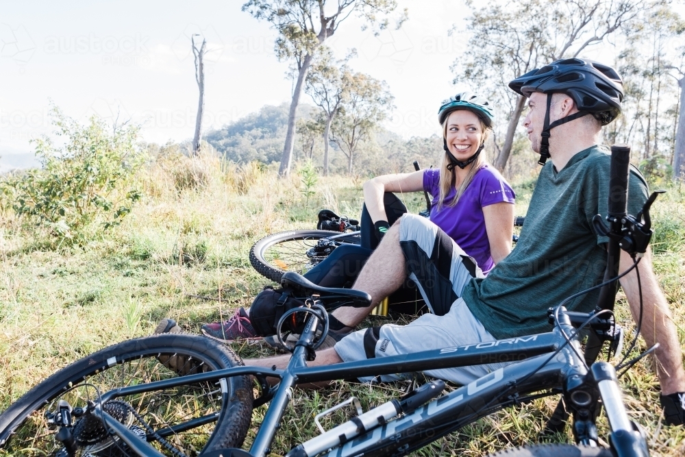 A couple takes a break with mountain bikes - Australian Stock Image