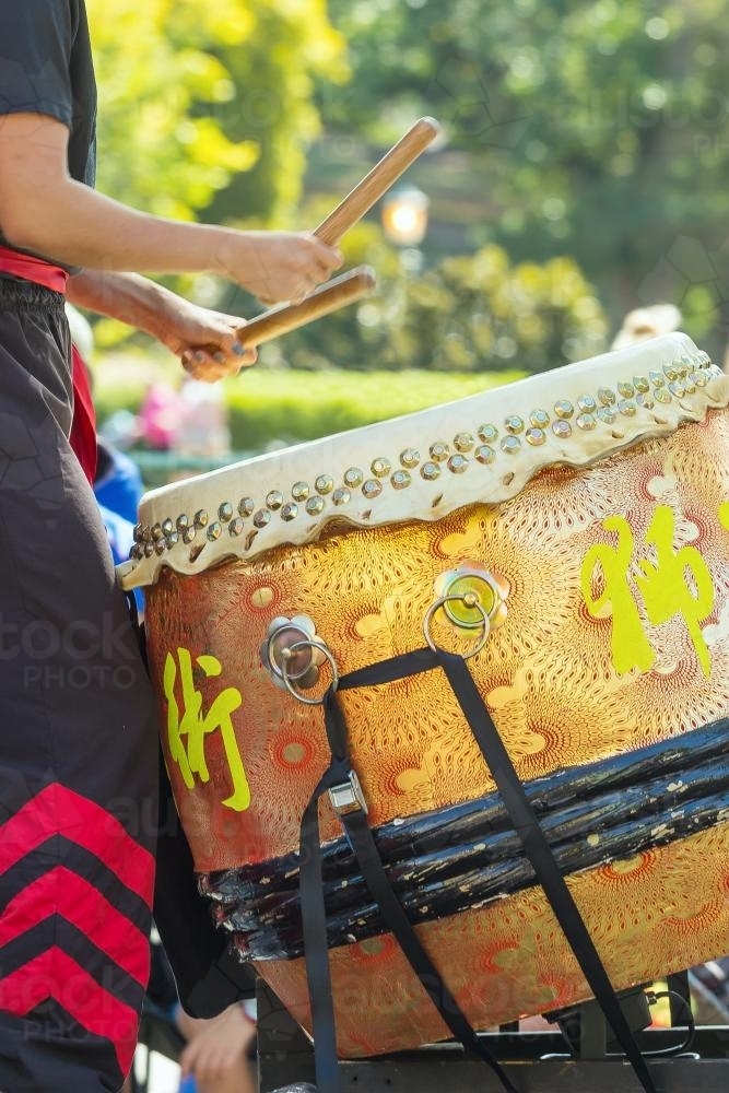 Image of A drummer playing a large Chinese drum Austockphoto