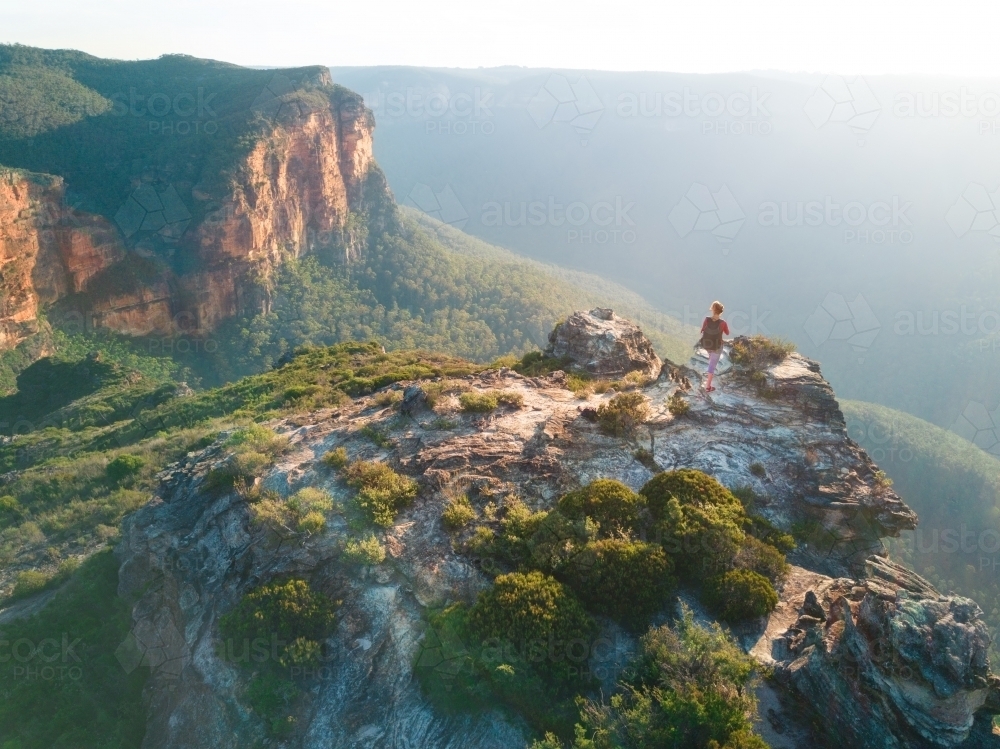 A hiker exploring the Govetts Gorge area of Blue Mountains, standing on a precipice - Australian Stock Image