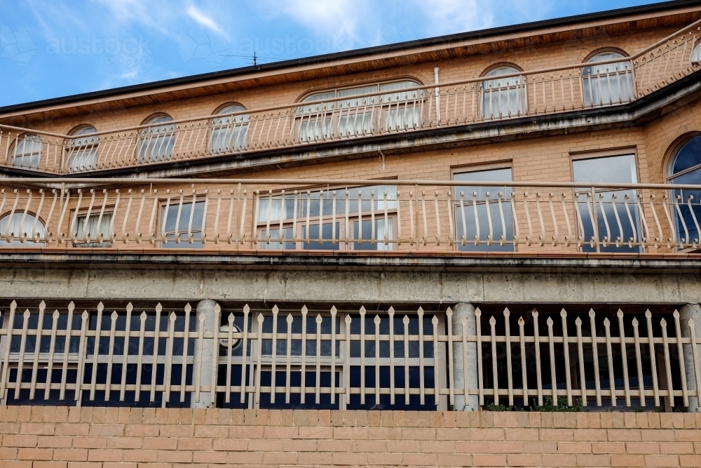 A large brick building with zigzagging balustrades - Australian Stock Image