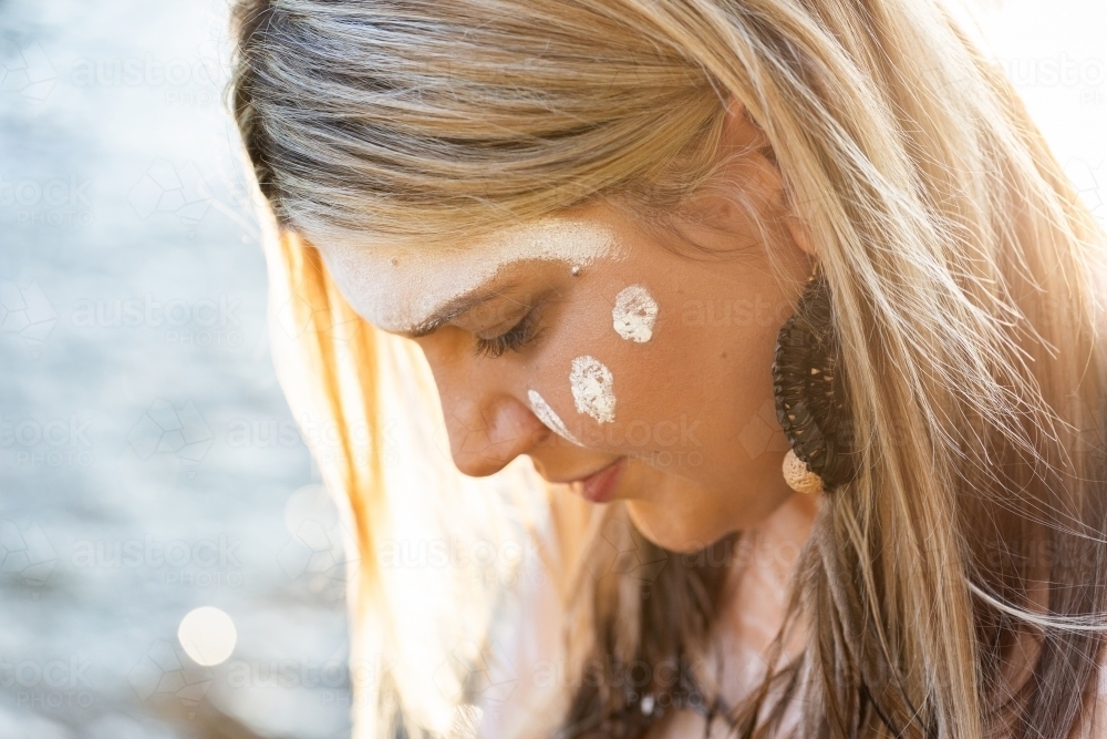 Aboriginal Australian woman on country in traditional dreamtime ochre body paint - Australian Stock Image