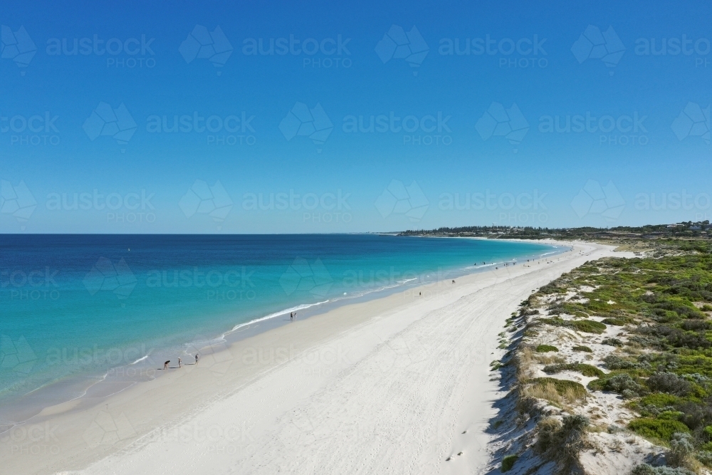 Aerial view along Leighton Beach on a clear summer morning, in Perth, Western Australia. - Australian Stock Image