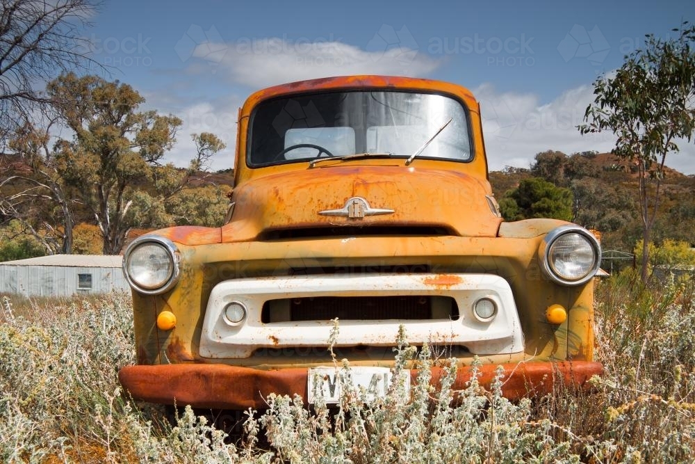 An abandoned truck sits rusting in the outback - Australian Stock Image