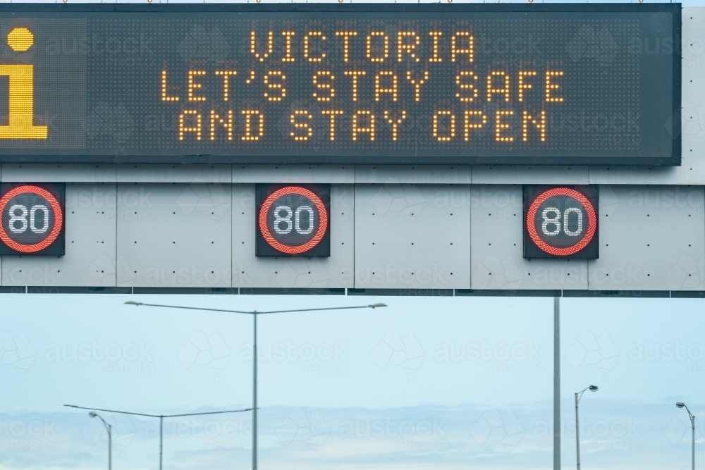 An overhead freeway sign promoting health and safety during the COVID-19 pandemic - Australian Stock Image