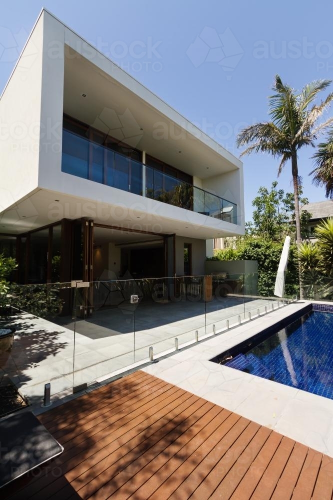 Architect designed contemporary home and pool rear courtyard - Australian Stock Image