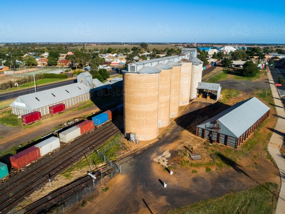 Aussie country town scene in Narromine of grain silos beside railway and freight train - Australian Stock Image