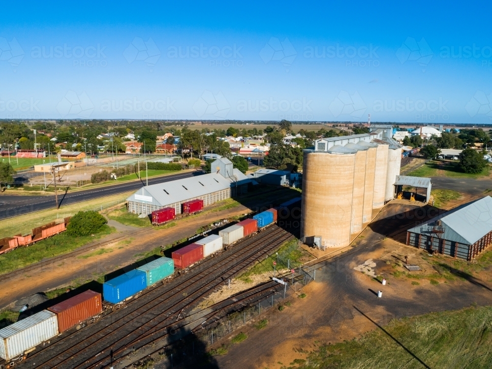 Aussie country town scene in Narromine of grain silos beside railway and freight train - Australian Stock Image