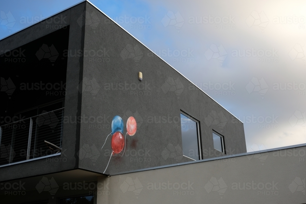 Balloons painted on the side of a house - Australian Stock Image