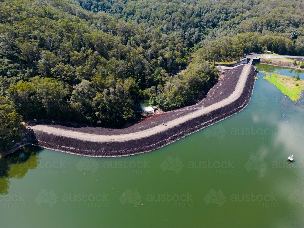 Baroon Pocket Dam nestled in the hills between Montville and Maleny on the Sunshine Coast : Austockphoto Baroon Pocket Dam nestled in the hills between Montville and Maleny on the Sunshine Coast - Australian Stock Image