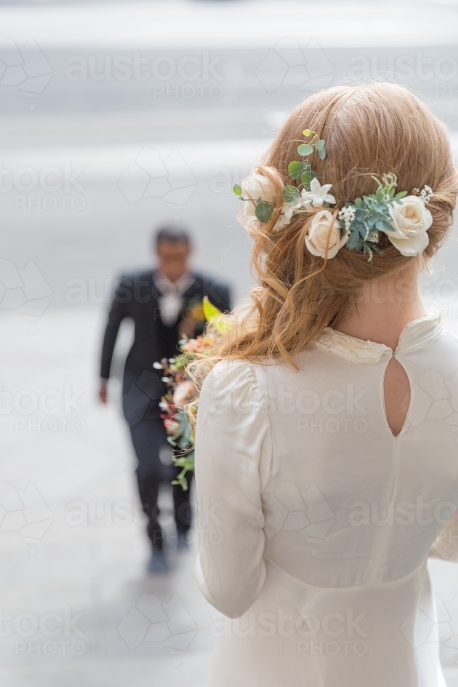 Bridal photos flowers in hair first look - Australian Stock Image