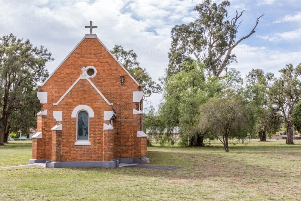Broke Fordwich Country Church front on - Australian Stock Image