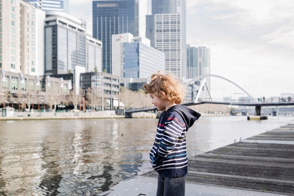 Child sightseeing in Melbourne City by the Yarra River - Australian Stock Image