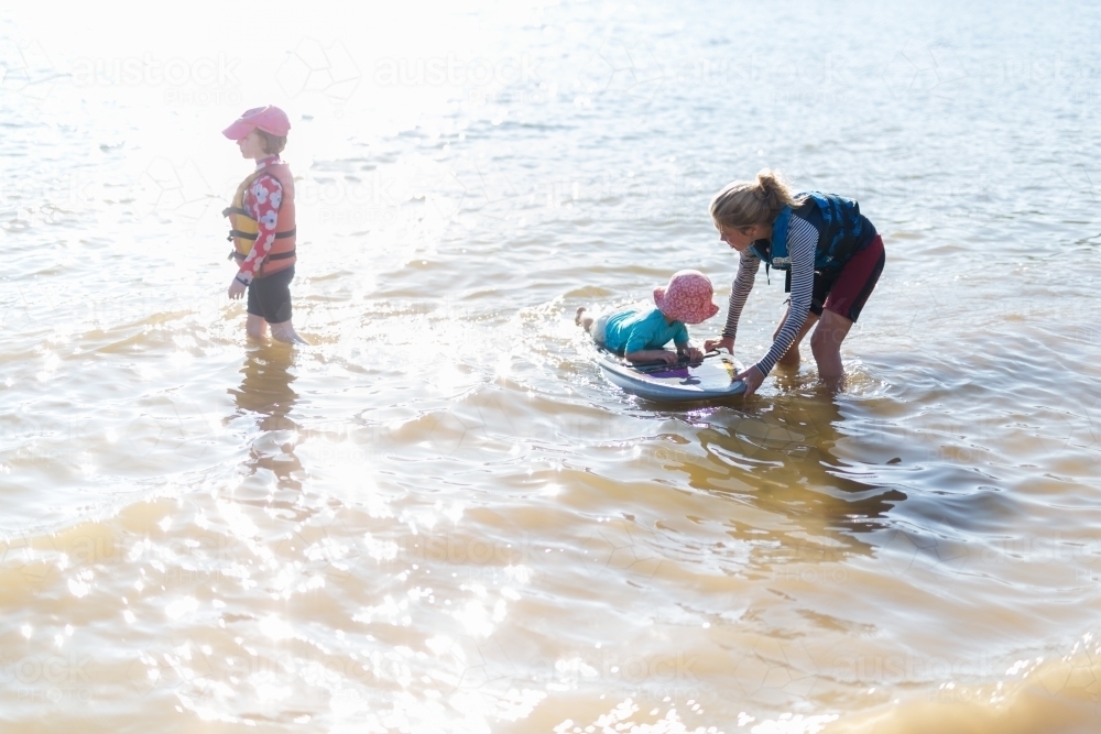 Children playing in the water at Wyangala dam - Australian Stock Image