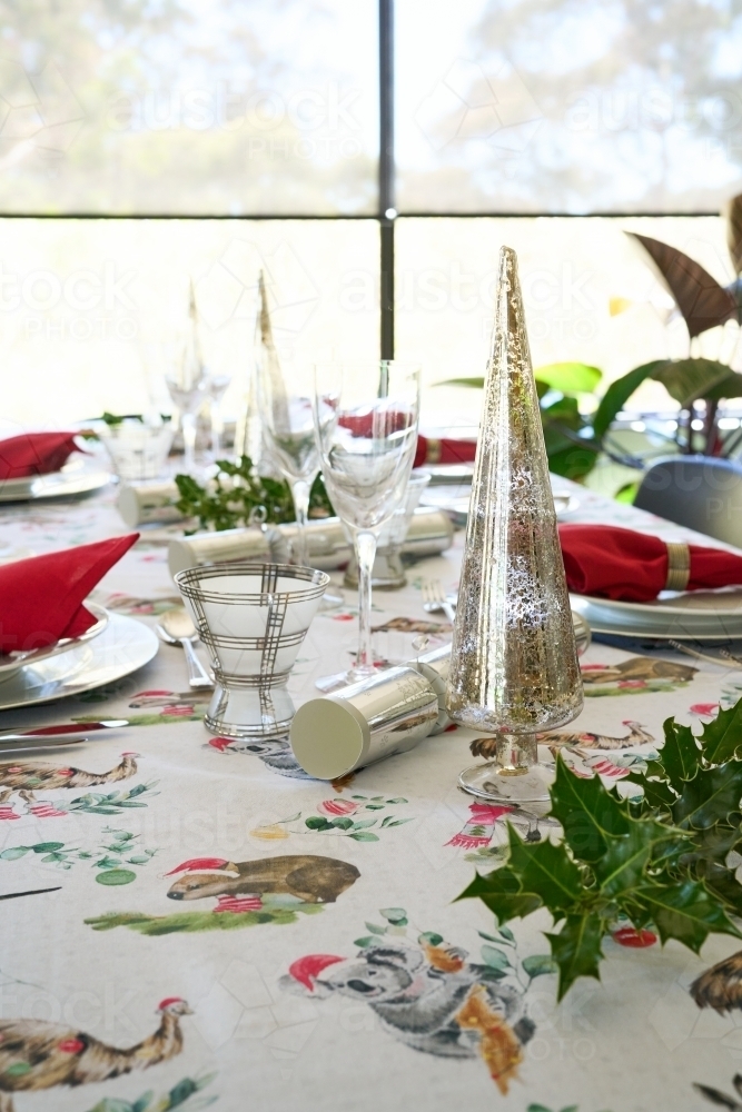 Image of Christmas table setting with Aussie themed table linen