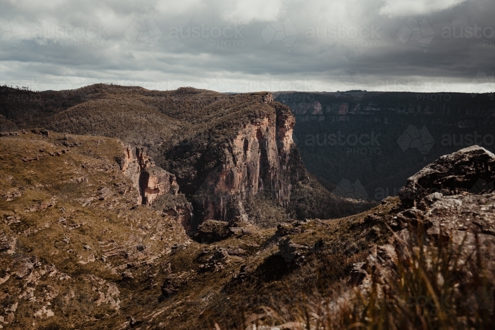 Clifftop views near the summit of the Lockleys Pylon Walking Track - Australian Stock Image