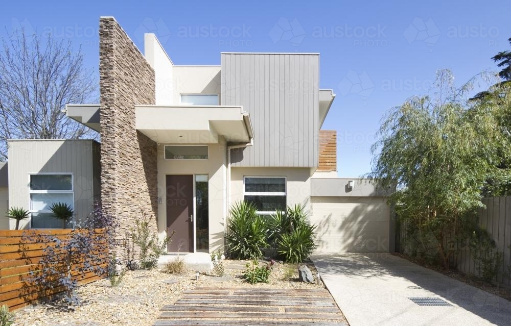 Contemporary townhouse and native garden in Melbourne - Australian Stock Image