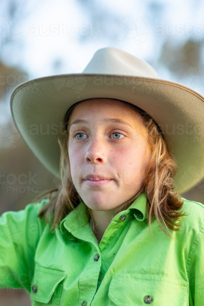 Country girl wearing green shirt and broad brimmed felt hat - Australian Stock Image