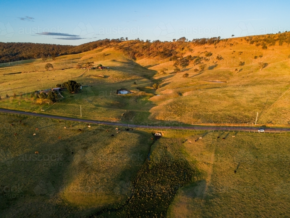 Country road through farmland in Melville, Hunter Valley, NSW, Australia - Australian Stock Image