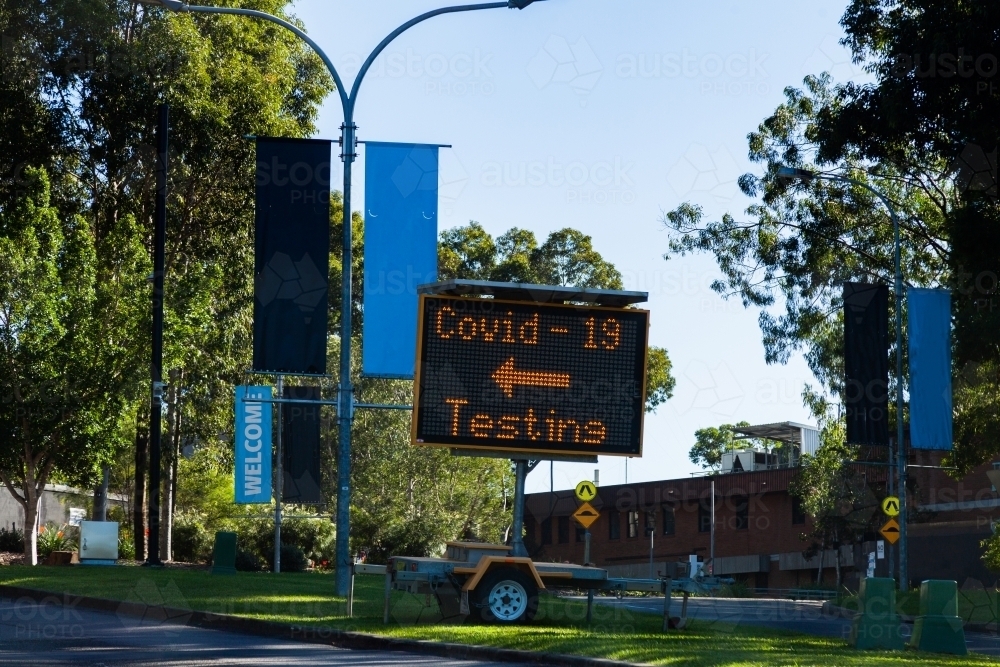 Covid-19 testing this way sign - Australian Stock Image