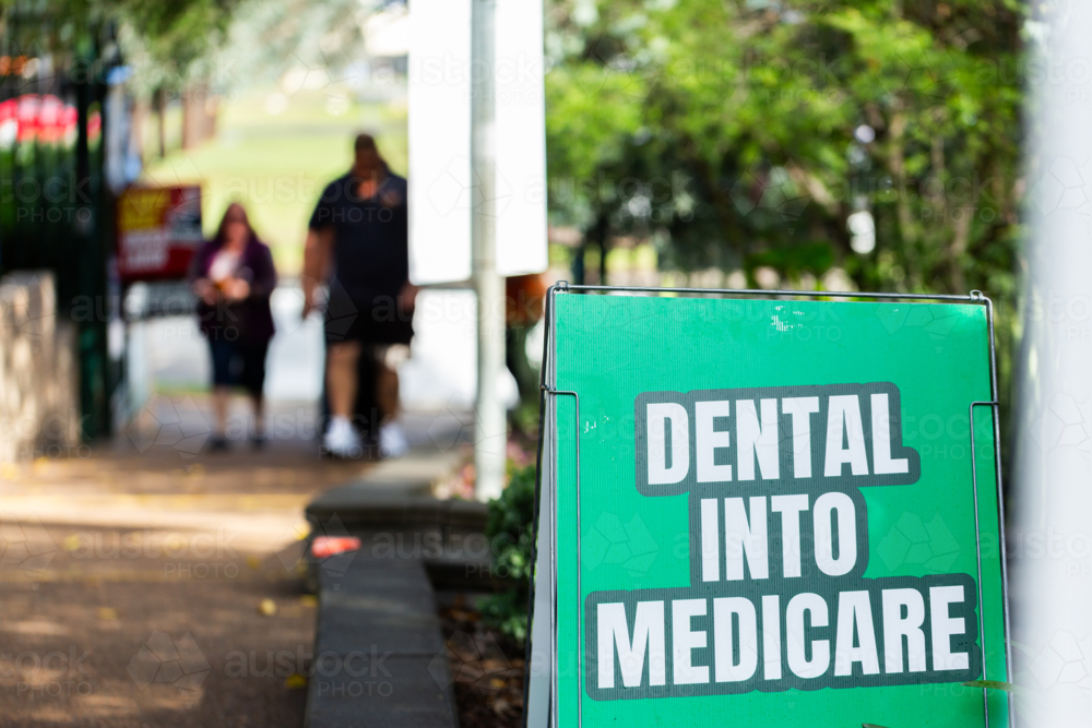 Dental into medicare political signage on way to polling station - Australian Stock Image
