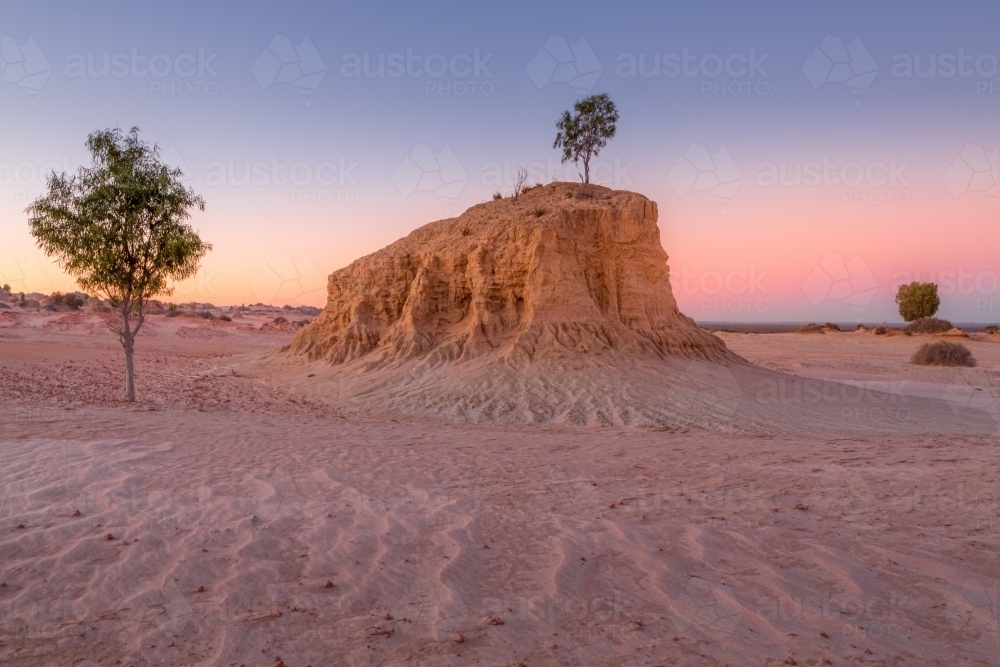 Desert sands and cracking clays form the desert formations - Australian Stock Image