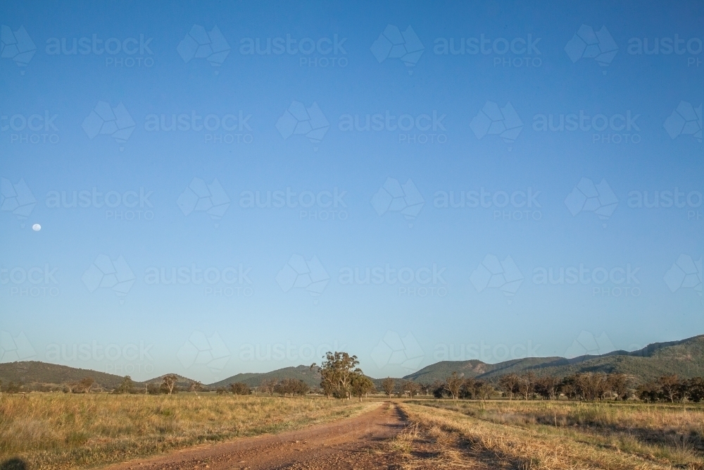 Dirt farmland driveway in rural Australia - Australian Stock Image