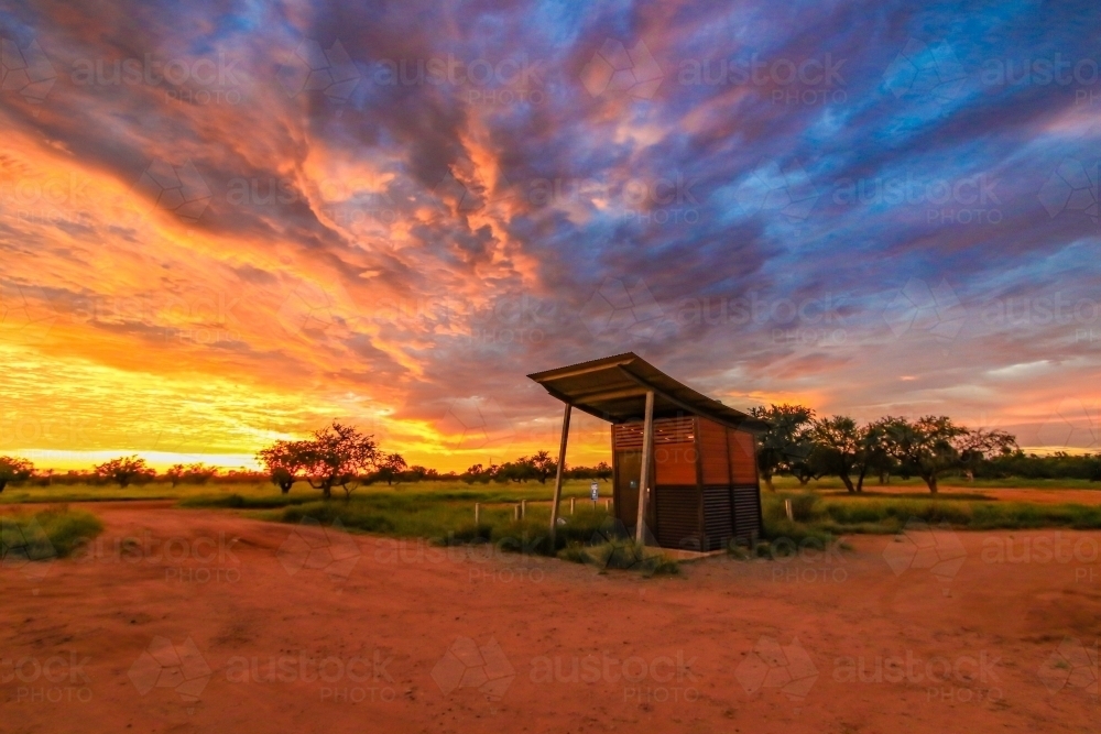 Dramatic sky at roadside rest stop, Outback Australia - Australian Stock Image