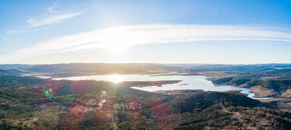 Drought causing low water level in lake Burrendong surrounded by dry Aussie landscape - Australian Stock Image