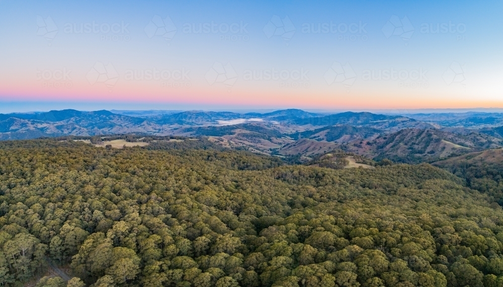 Dusk light over hills with view towards Lake St Clair in the Hunter Valley - Australian Stock Image
