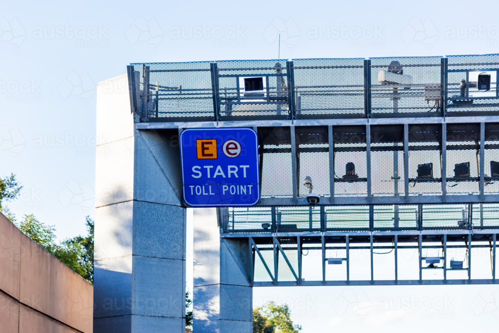 E-tag toll road start sign above highway with licence plate cameras - Australian Stock Image