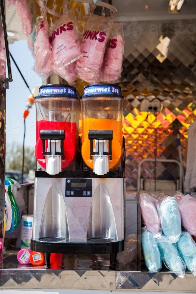 Fairy floss and slushy drink dispenser in side show alley - Australian Stock Image