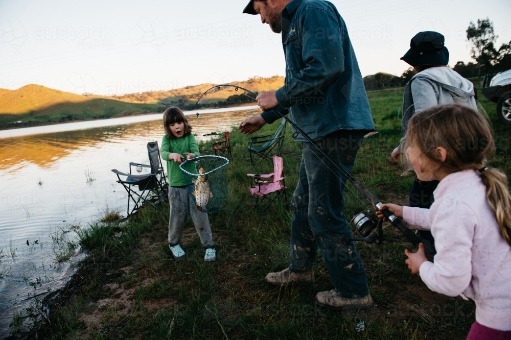 Family fishing at Lake Eildon, land a carp - Australian Stock Image