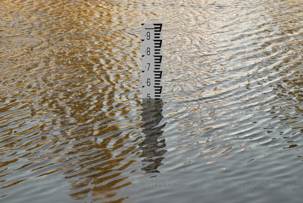 Flood depth gauge marking the depth of water in a frequently flooding area. - Australian Stock Image