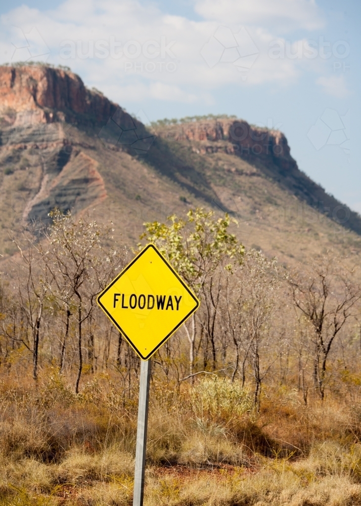 Floodway sign on outback road with mountains in background - Australian Stock Image