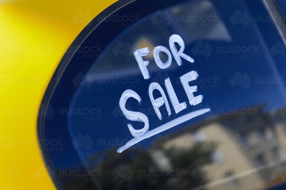 For sale sign on car window - Australian Stock Image