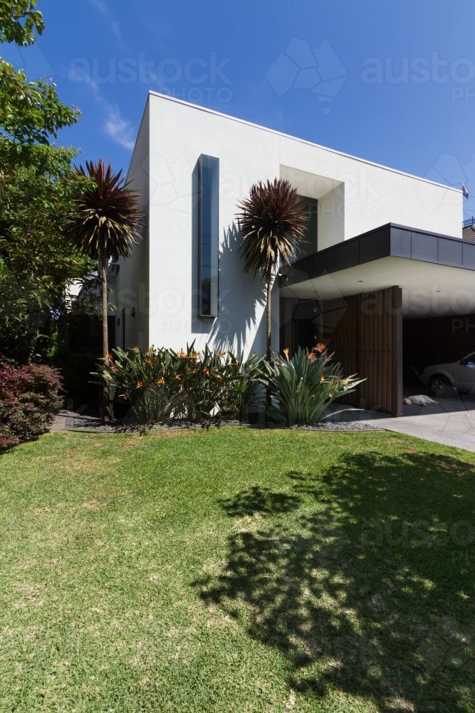 Front facade and garden of a contemporary architect designed home - Australian Stock Image