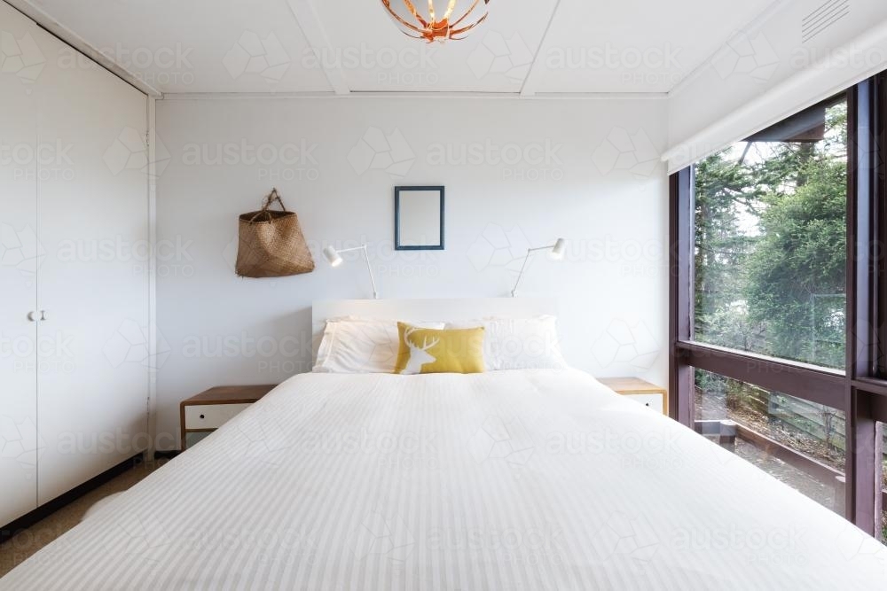 Funky 70s retro bedroom in an old beach house - Australian Stock Image