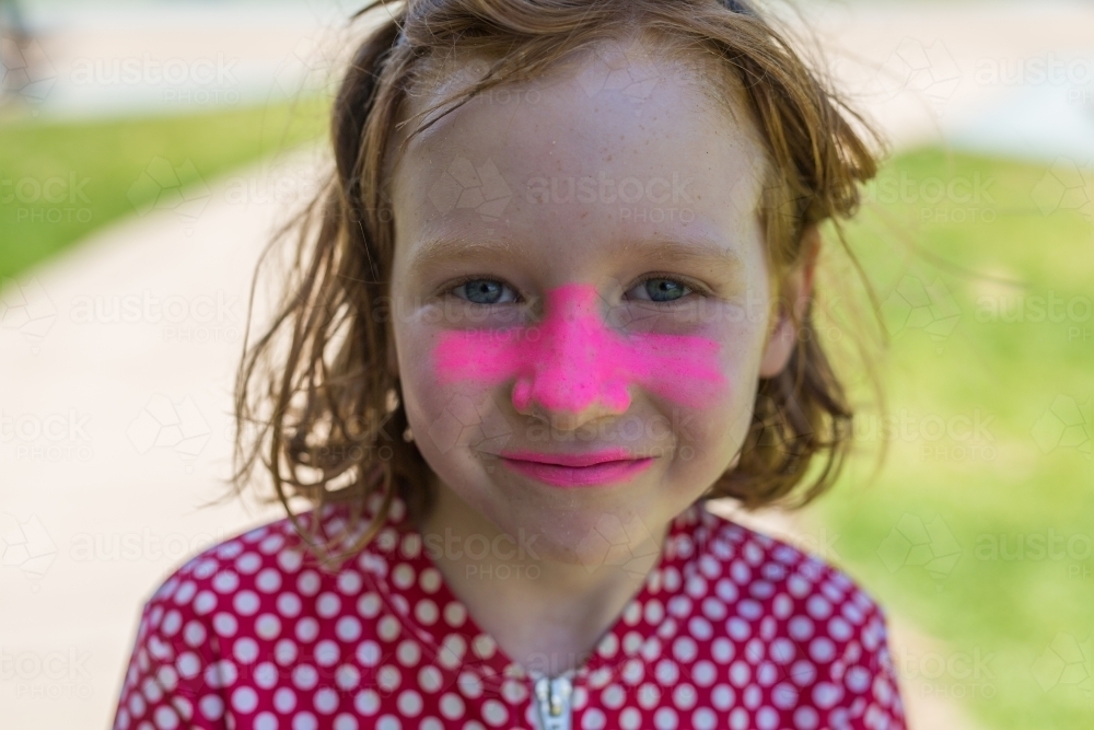 girl wearing pink zink sun protection and a rashie - Australian Stock Image