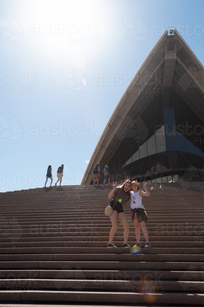 girls posing in front of Sydney Opera House - Australian Stock Image