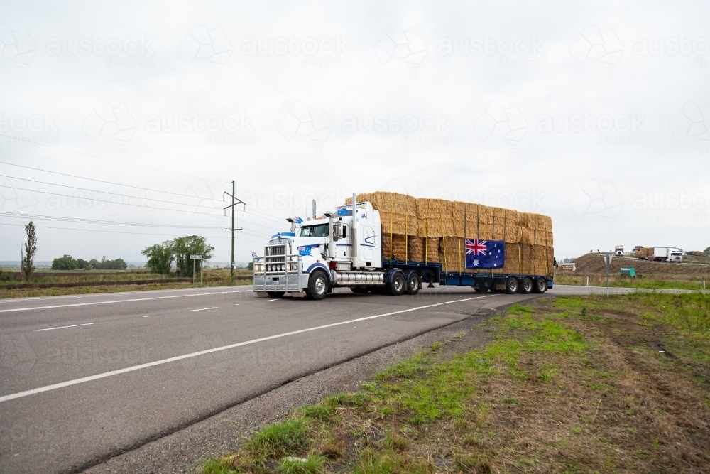Hay Runners truck going through Singleton with bales of hay on the way to assist farmers in drought - Australian Stock Image