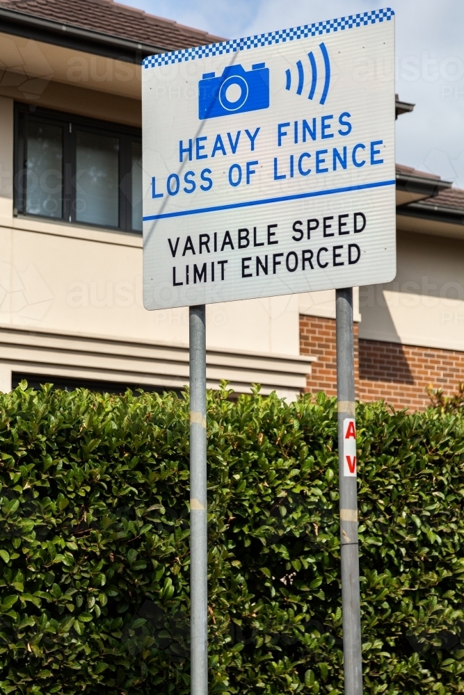 Heavy fines, loss of licence. Variable speed limit enforced sign - Australian Stock Image