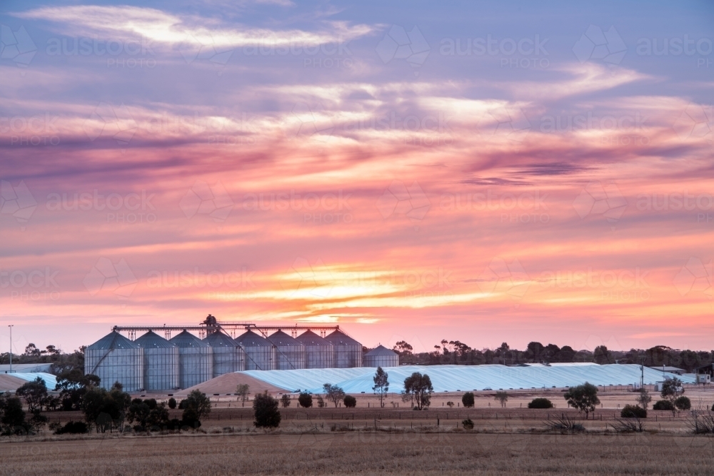 Horizontal shot of the outskirts of a rural farming town at sunset - Australian Stock Image