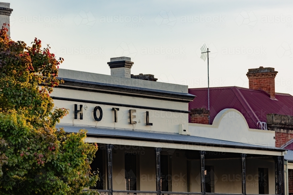 Image of Hotel sign along top of pub in Mudgee NSW - Austockphoto