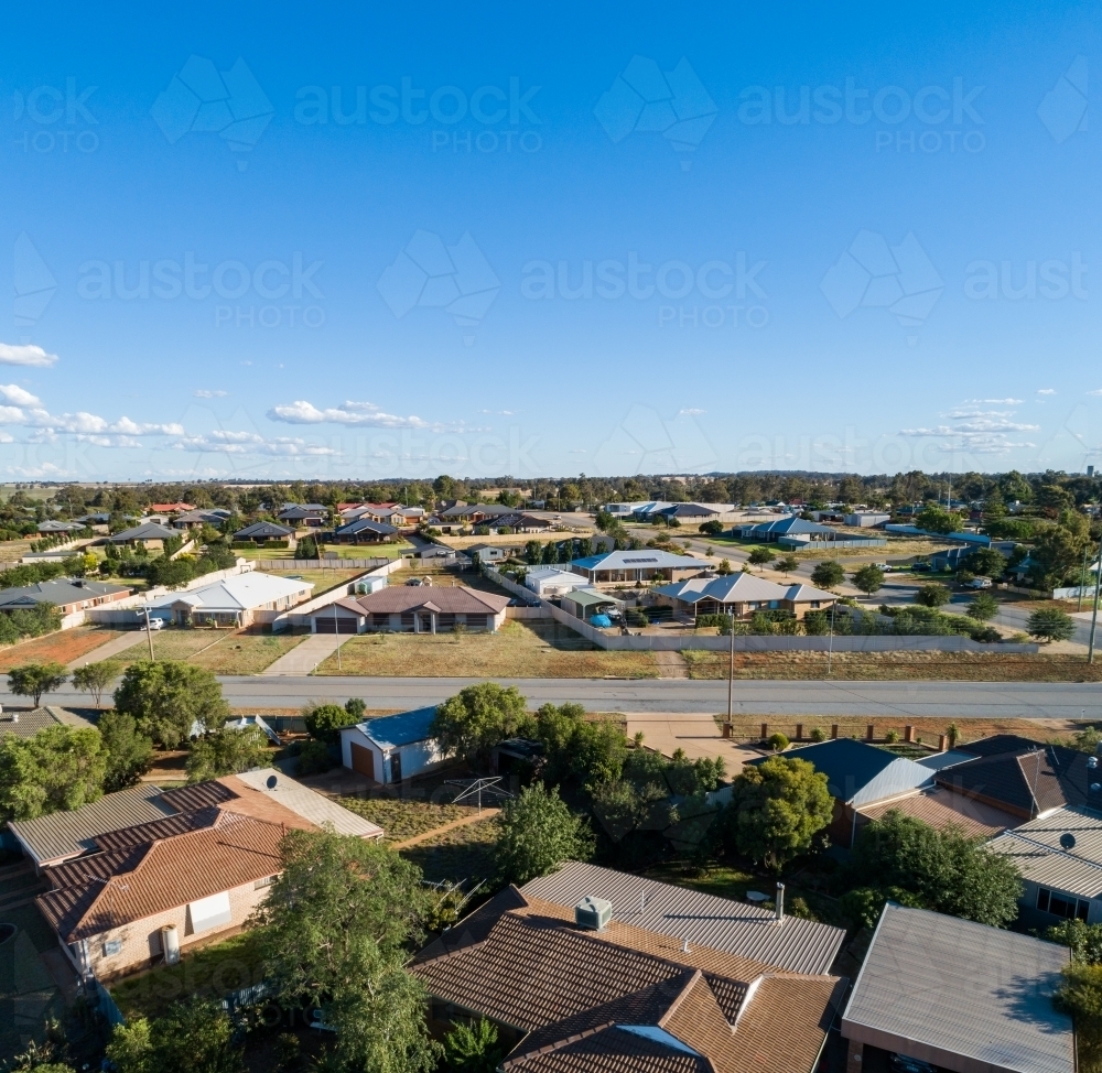 Houses and streets in residential area of Coolamon an Aussie country town - Australian Stock Image