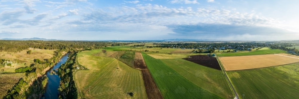 Hunter River running past fertile Australian farmland river flats in summer - Australian Stock Image